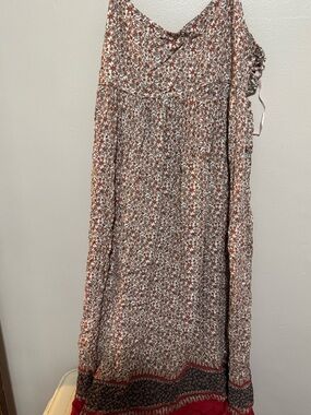 Forever 21 Floral Maxi Dress in Rust, White, Black